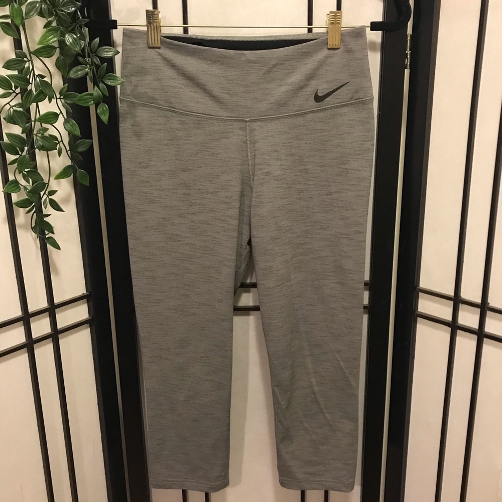 (Nike) Yoga Capris